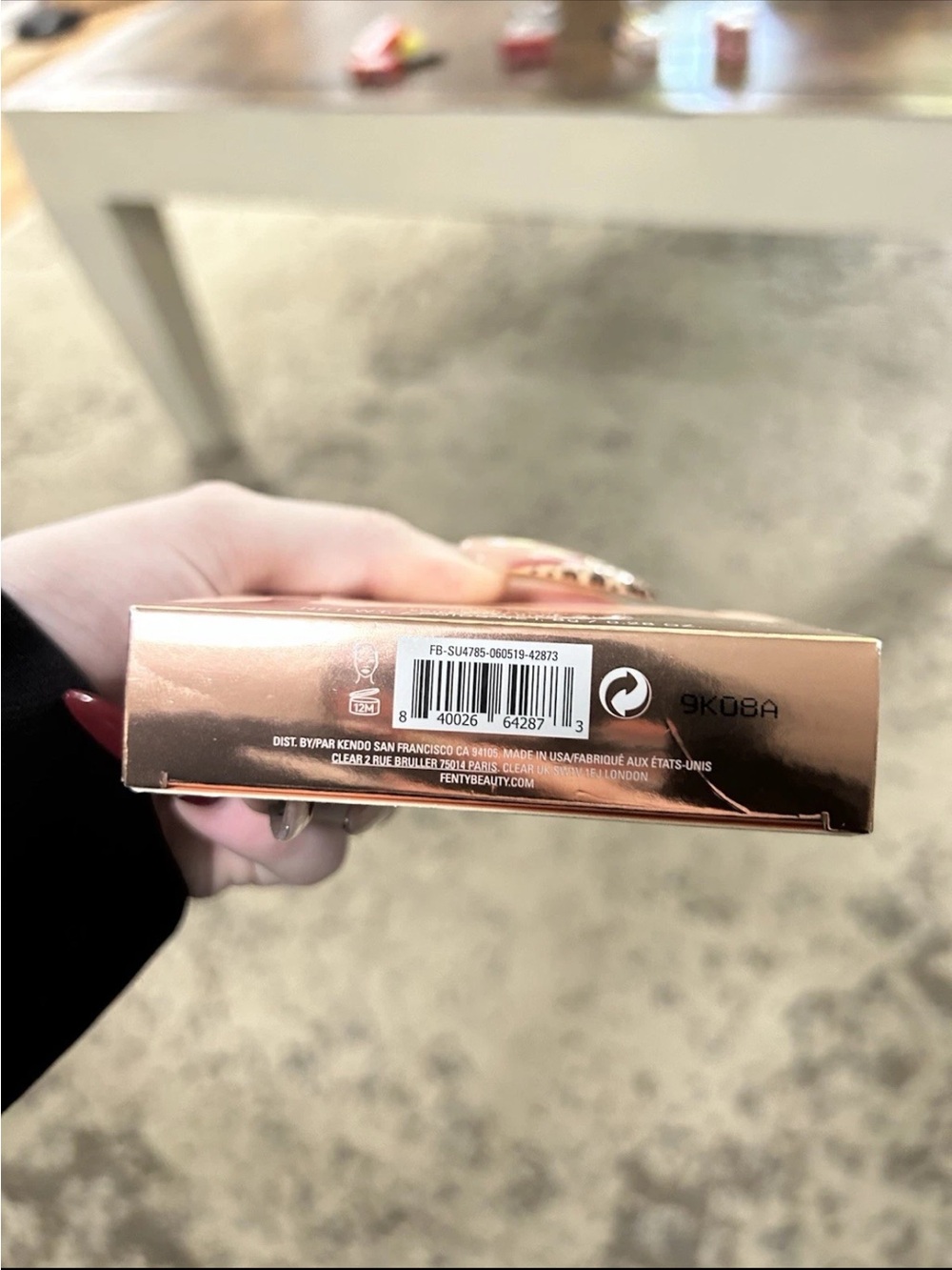 Fenty Beauty Diamond Bomb All-Over Diamond Veil - Cognac candy - Picture 3 of 4